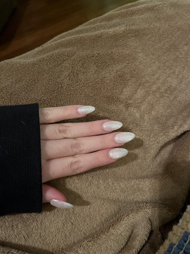 CẦN THỢ NAILS GẤP !!!