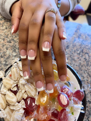 CẦN BÁN TIỆM NAIL.